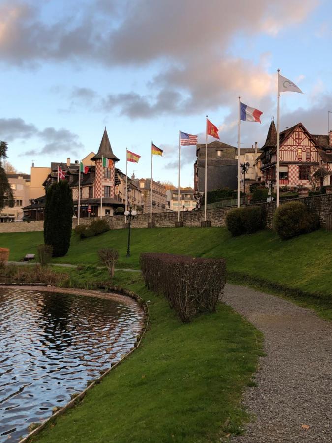 Manoir De La Prise Tarot Acomodação com café da manhã Bagnoles de l'Orne Normandie Exterior foto